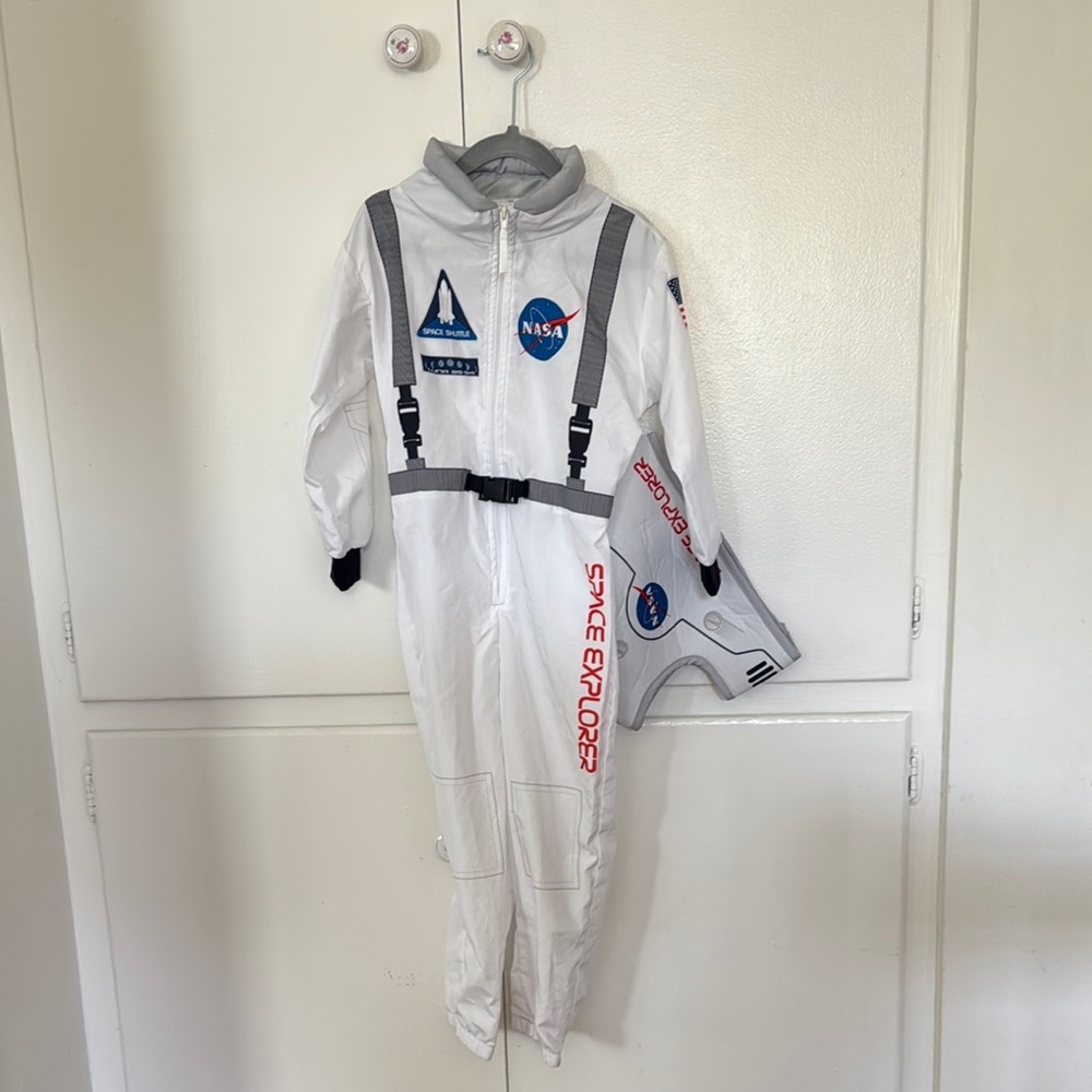 H&M White Space Explorer Costume with NASA Patches. Size 2-4Y.